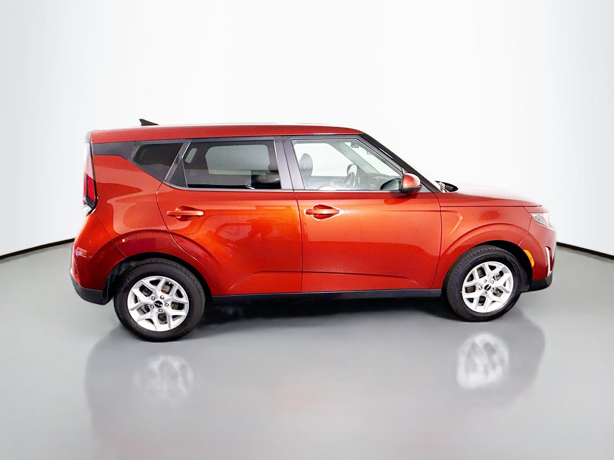 Used 2023 Kia Soul LX w/ LX Technology Package FWD image 11