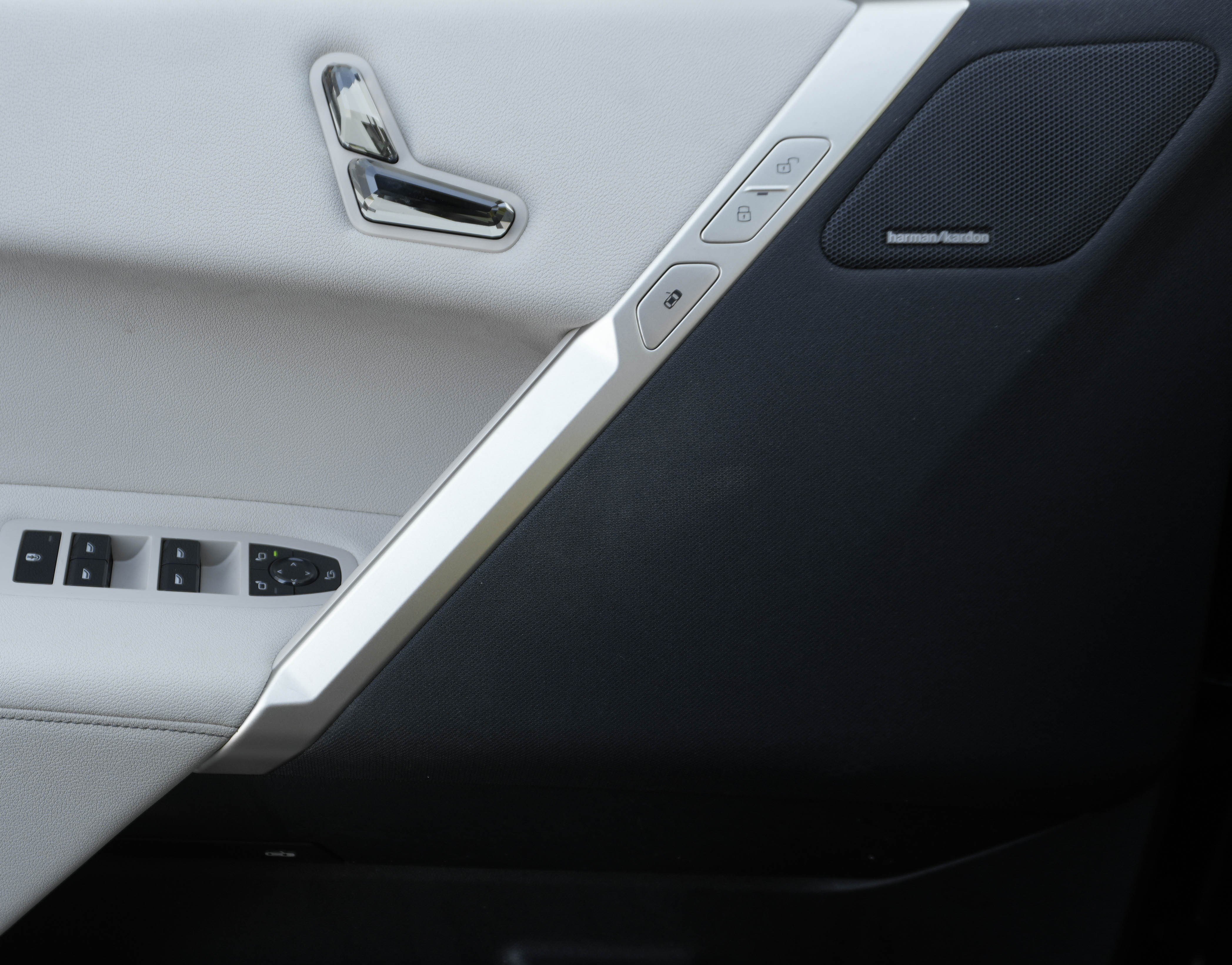 Certified 2023 BMW iX xDrive50 w/ Ultimate Package image 15