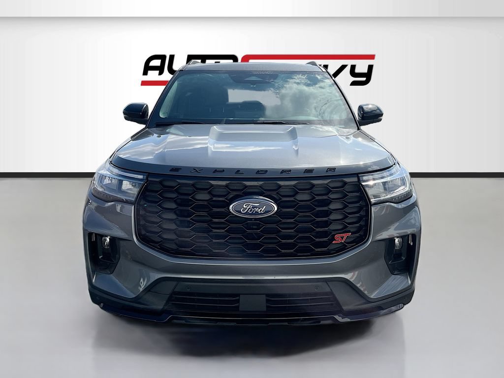 Used 2025 Ford Explorer ST AWD/4WD image 2
