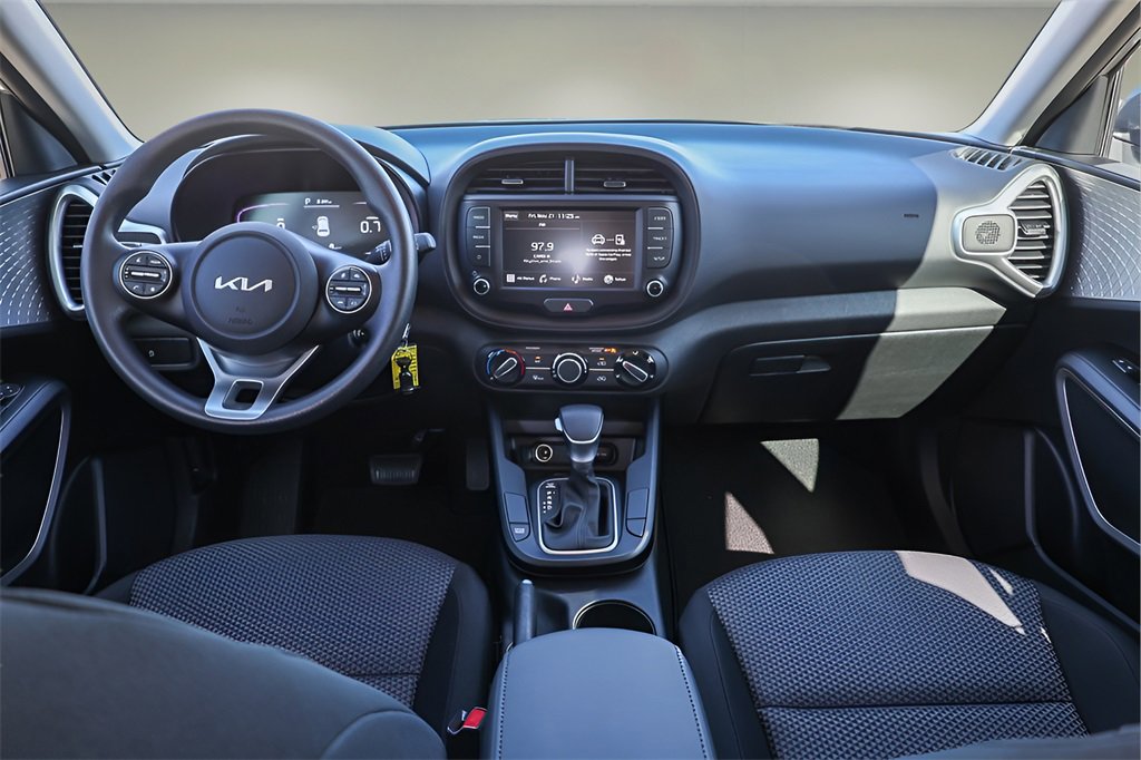 Used 2023 Kia Soul LX image 9