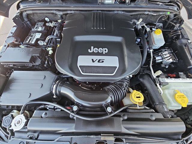 Used 2017 Jeep Wrangler Unlimited Sahara w/ Connectivity Group image 25