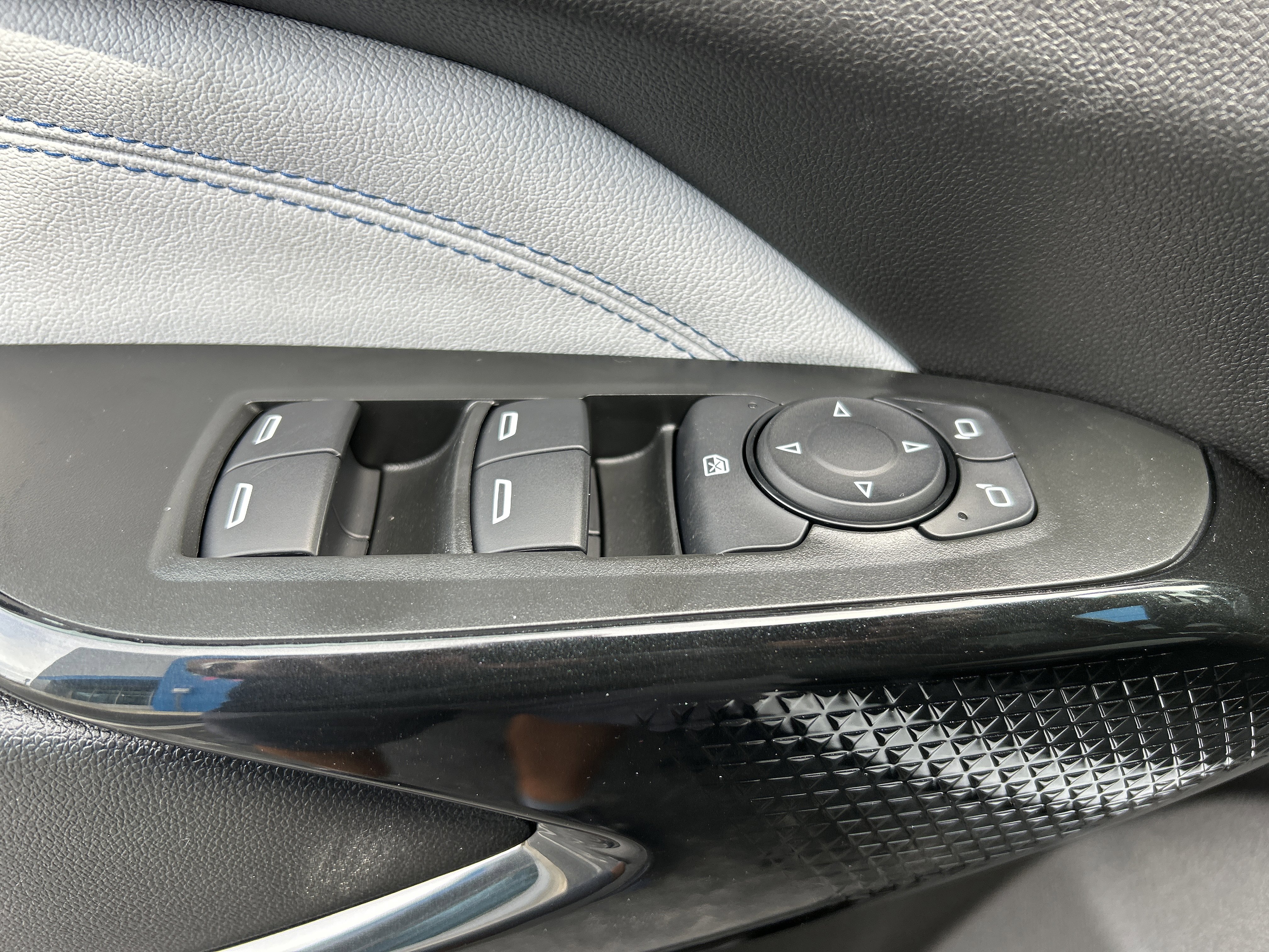 New 2025 Chevrolet Trax LT w/ Driver Confidence Package image 15