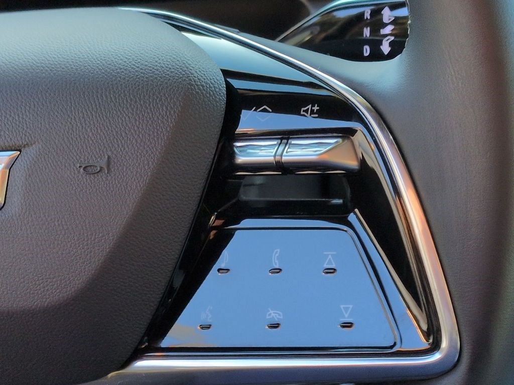 Certified 2024 Cadillac Lyriq Luxury AWD/4WD image 24