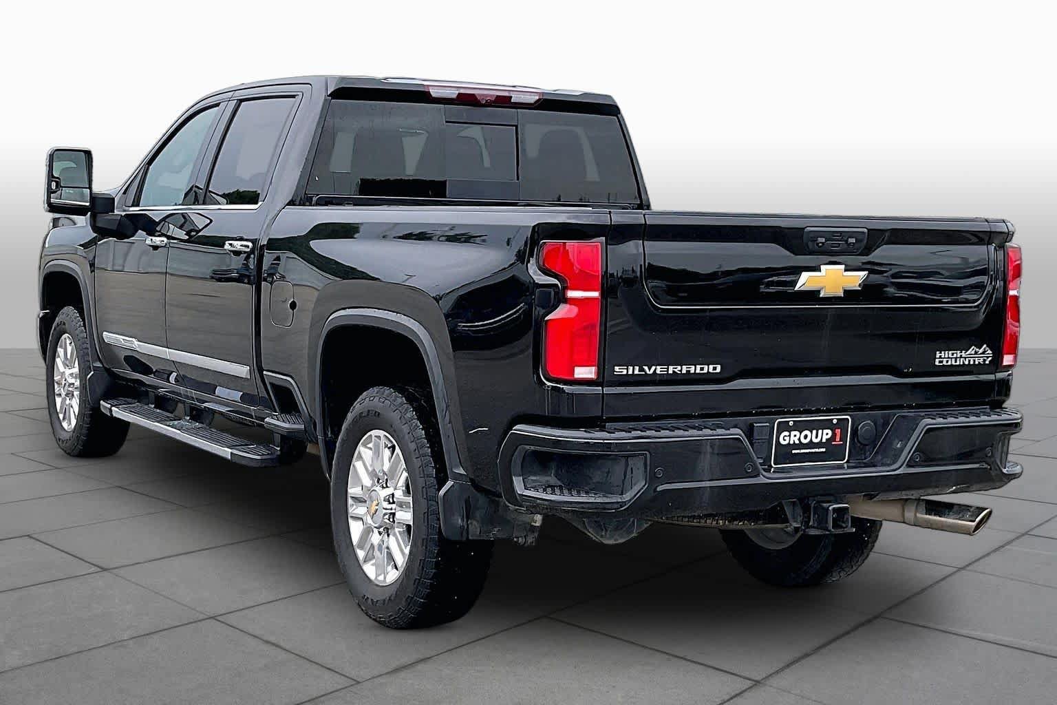 Used 2024 Chevrolet Silverado 2500 High Country w/ Technology Package AWD/4WD image 12