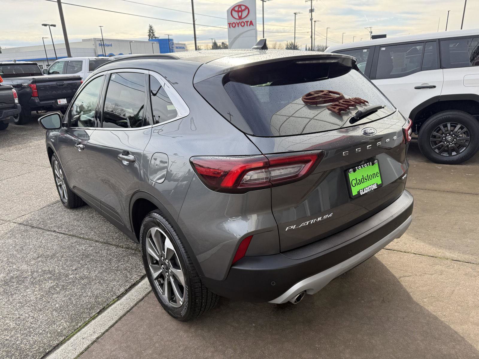 Used 2025 Ford Escape Platinum image 4