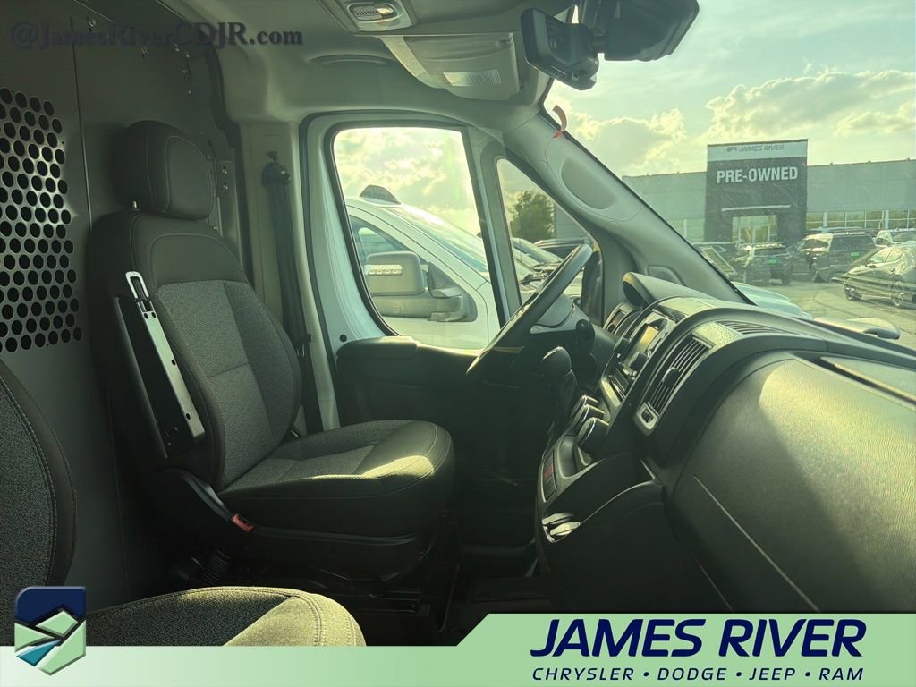 Used 2021 RAM ProMaster 2500 w/ Convenience Group FWD image 2