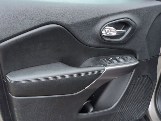 Certified 2019 Jeep Cherokee Latitude Plus w/ Cold Weather Group image 14