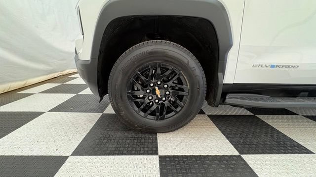 Used 2025 Chevrolet Silverado EV LT AWD/4WD image 12