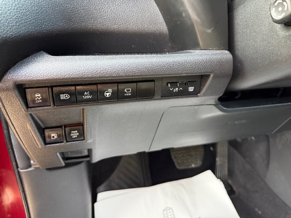 Used 2025 Toyota Sienna Platinum AWD/4WD image 31