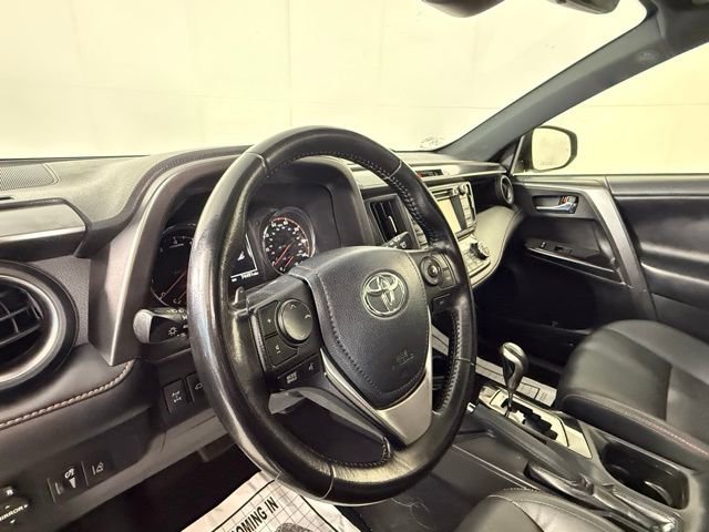 Used 2018 Toyota RAV4 SE w/ Power Extra Value Package AWD/4WD image 3