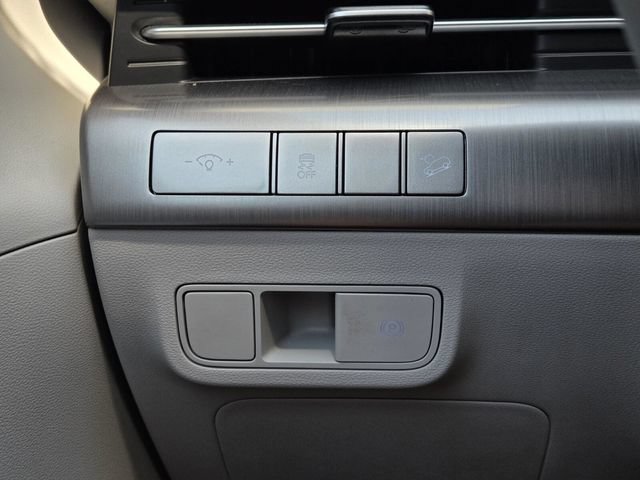 Used 2025 Hyundai Kona SEL AWD/4WD image 24
