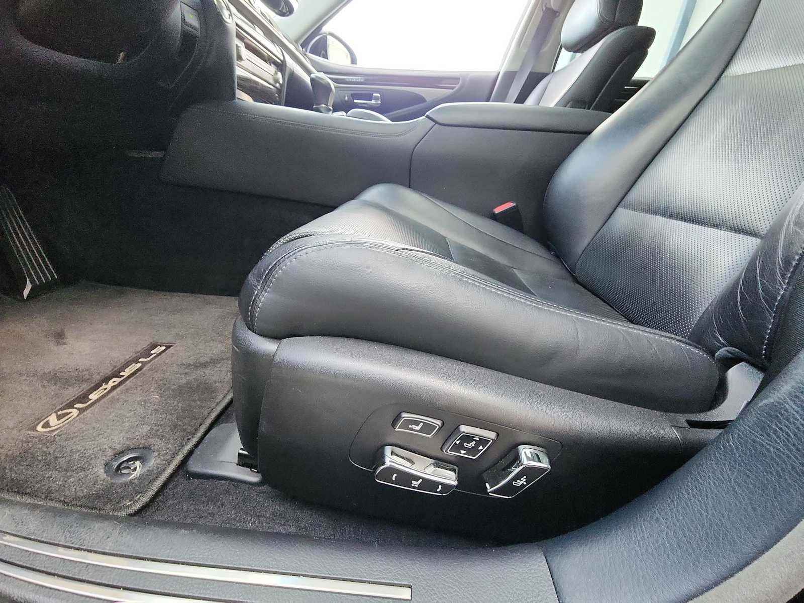 Used 2015 Lexus LS 460 image 14