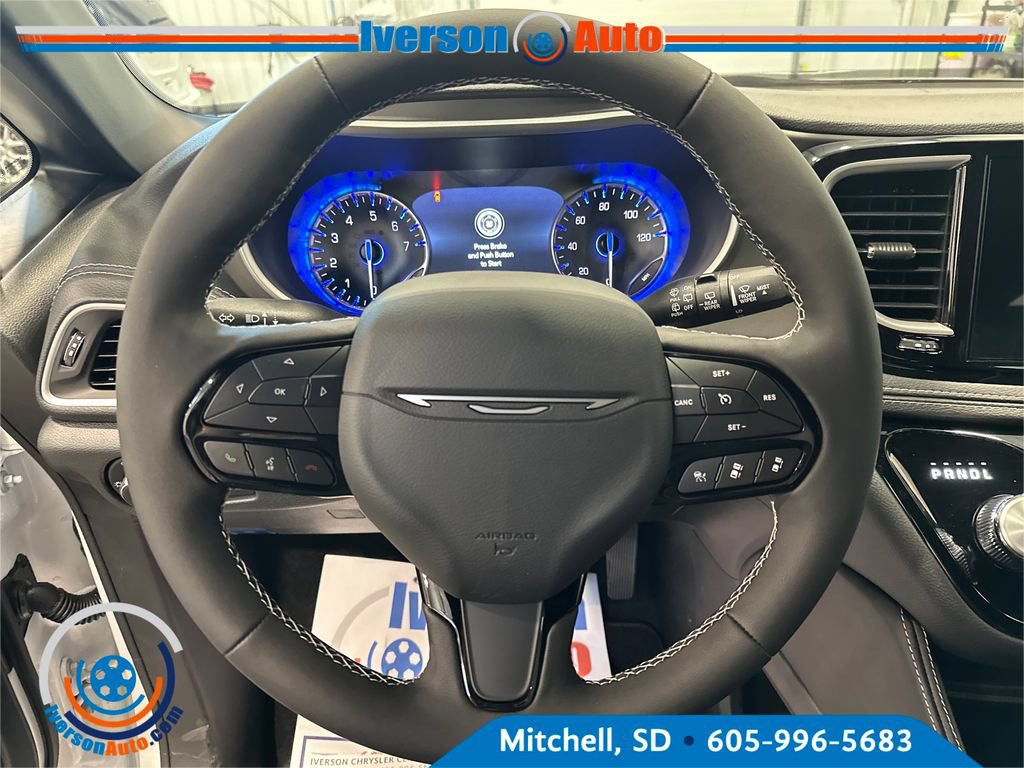 New 2027 Chrysler Pacifica Limited AWD/4WD image 16