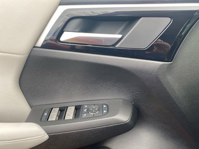 New 2025 Mitsubishi Outlander SE image 19