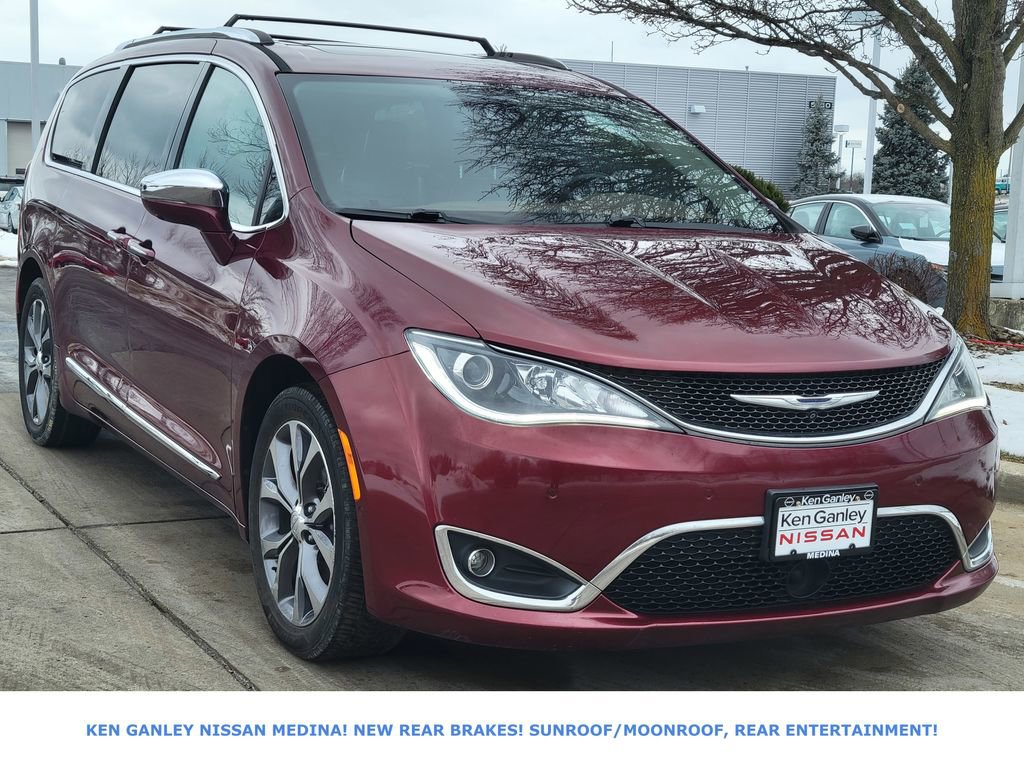 Used 2017 Chrysler Pacifica Limited image 1