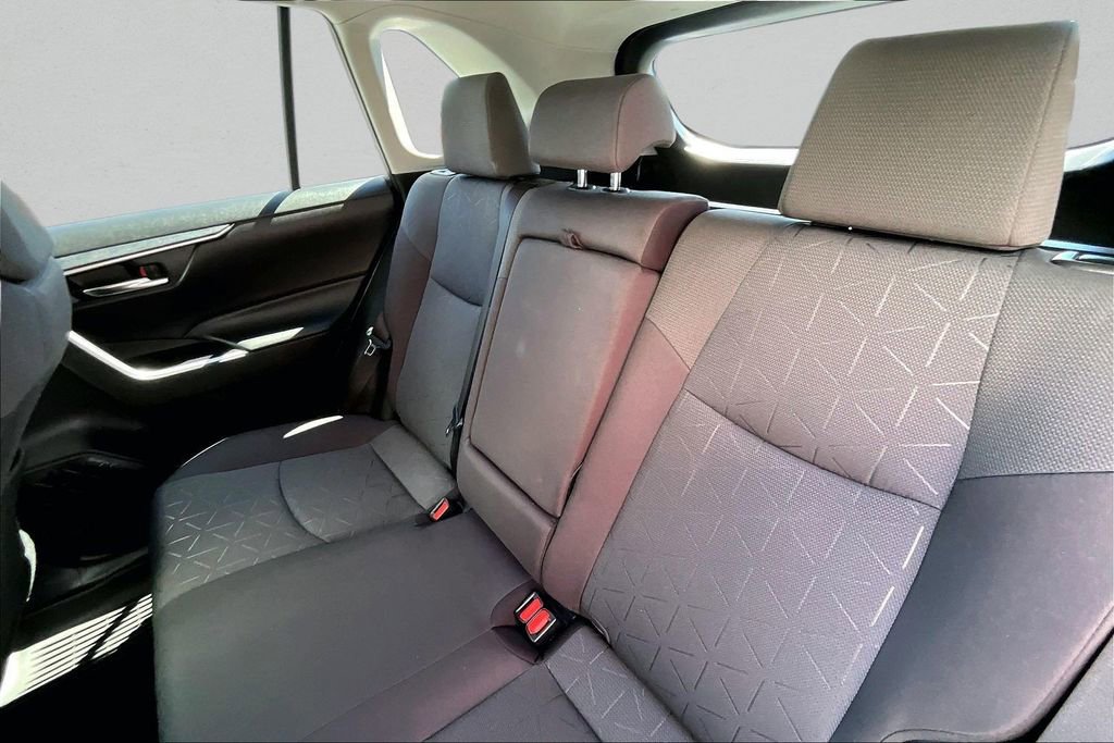 Used 2021 Toyota RAV4 XLE AWD/4WD image 21