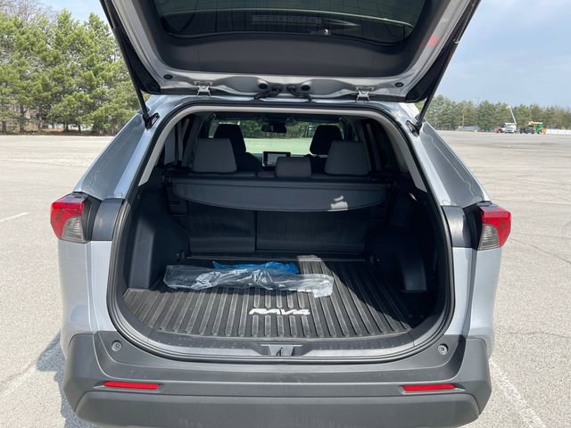 Used 2025 Toyota RAV4 XLE image 16