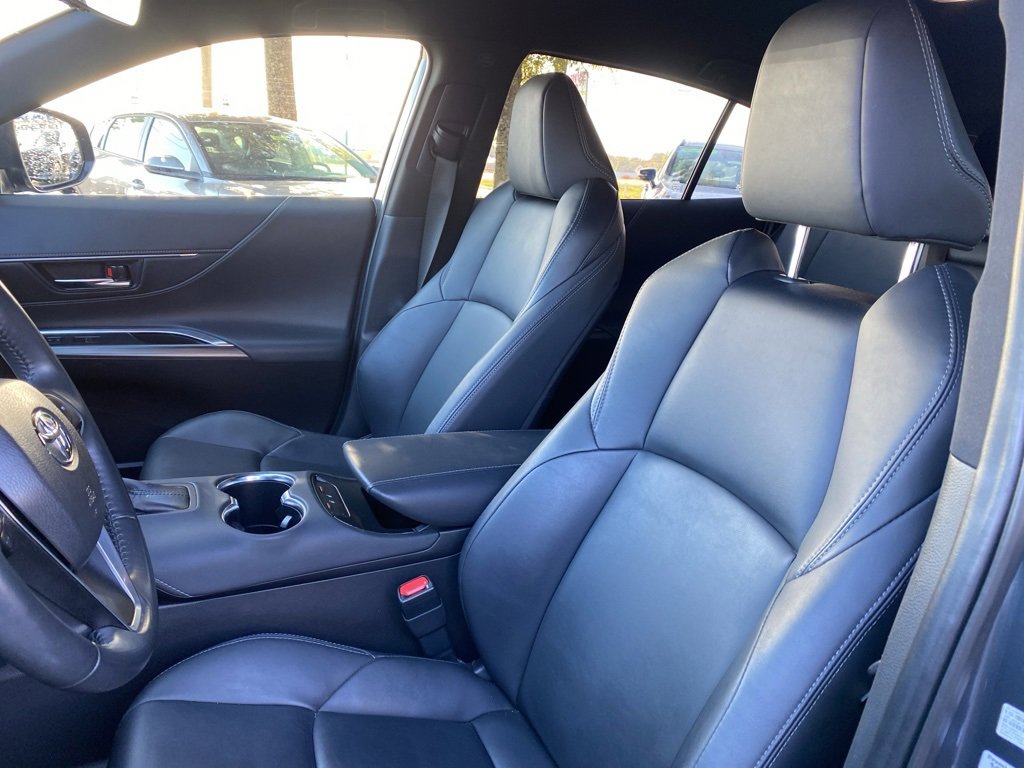 Used 2022 Toyota Venza XLE image 11