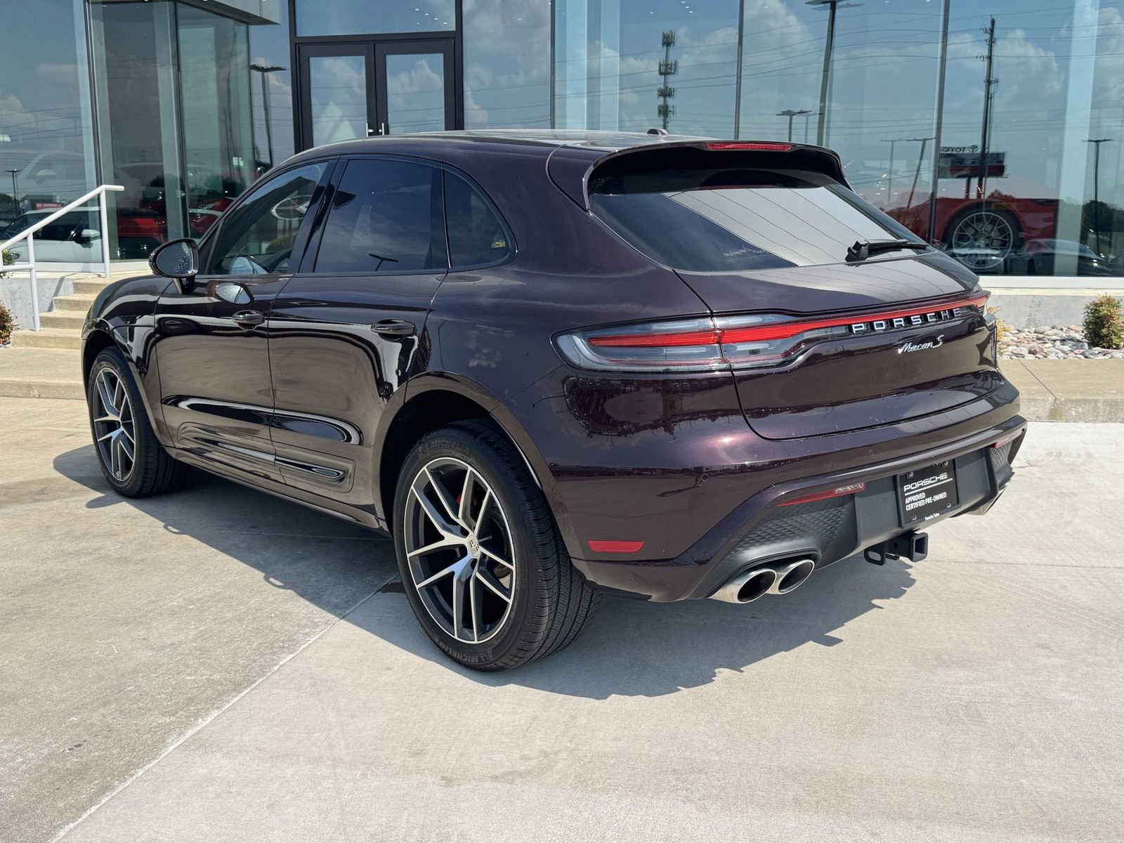 Certified 2024 Porsche Macan S image 3