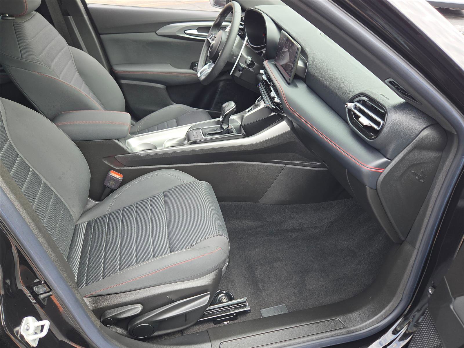 Used 2024 Dodge Hornet R/T w/ R/T Blacktop Package image 4