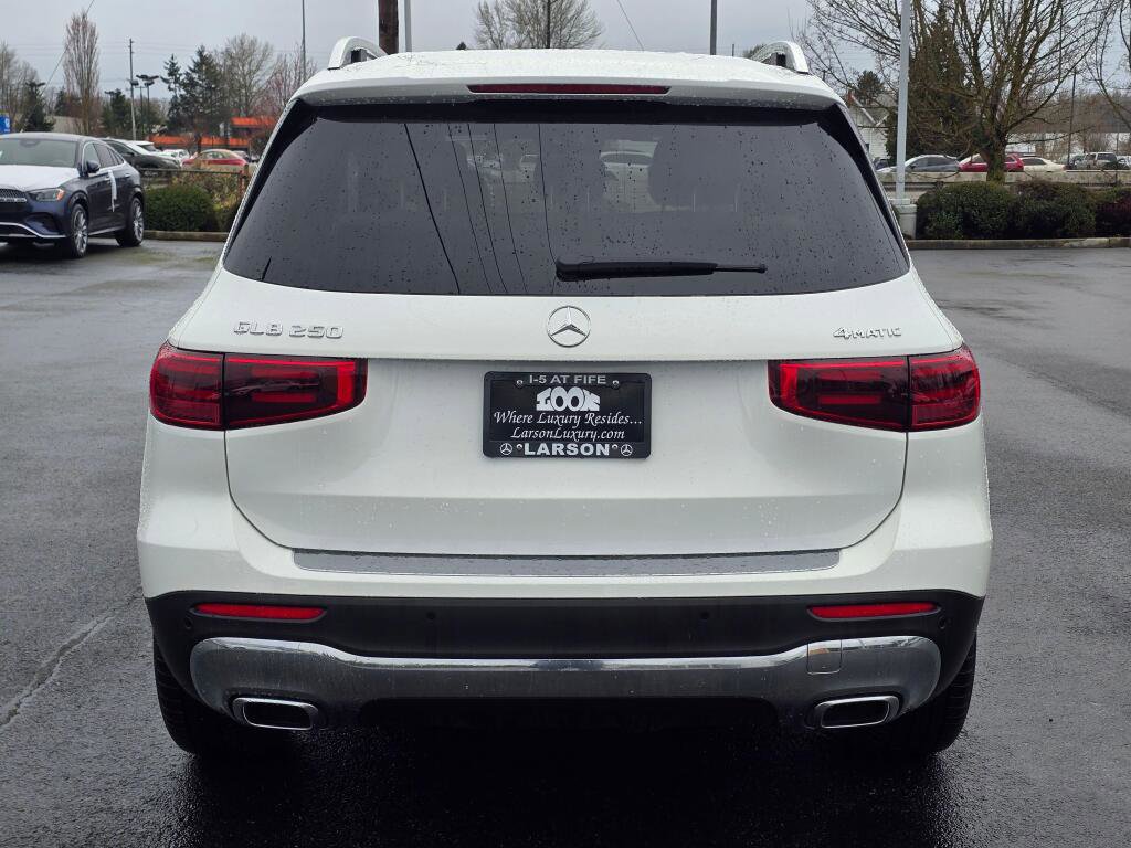 Used 2025 Mercedes-Benz GLB 250 4MATIC image 5