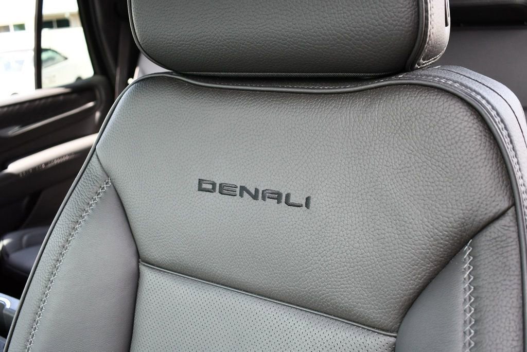Used 2021 GMC Yukon Denali w/ Denali Premium Package image 75