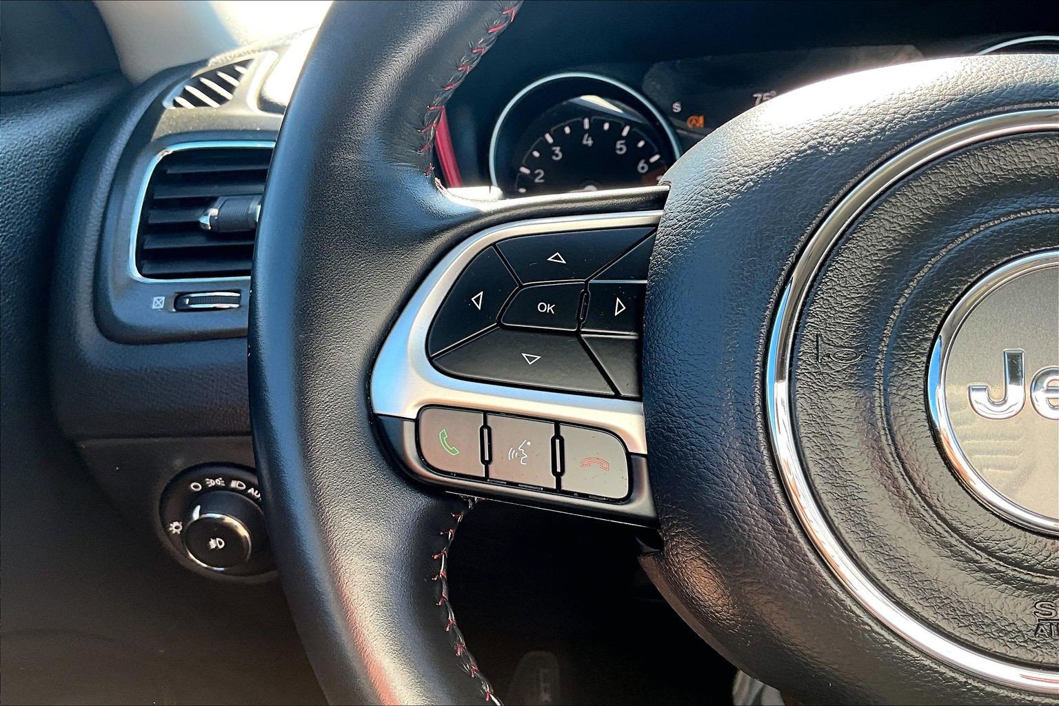 Used 2019 Jeep Compass Trailhawk image 22