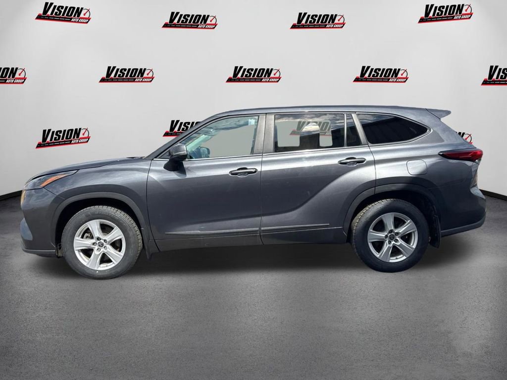 Used 2023 Toyota Highlander LE AWD/4WD image 8