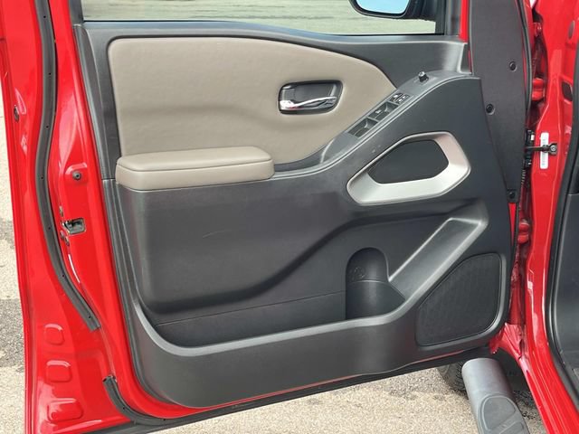 Used 2022 Nissan Frontier SV w/ Technology Package RWD image 26