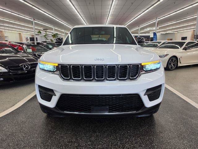 Used 2024 Jeep Grand Cherokee Laredo w/ Luxury Tech Group I AWD/4WD image 3