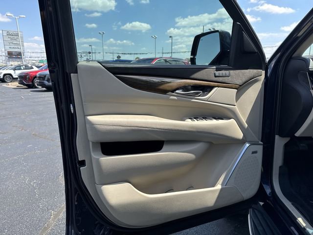 Used 2019 Cadillac Escalade Luxury AWD/4WD image 11