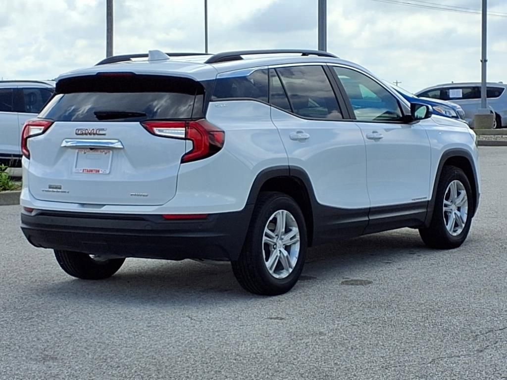 Used 2023 GMC Terrain SLE w/ Driver Convenience Package image 2