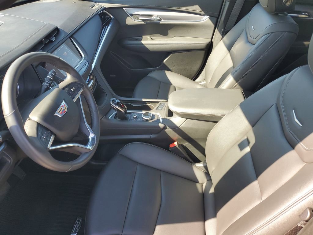Used 2024 Cadillac XT6 Luxury w/ LPO, Floor Liner Package FWD image 5