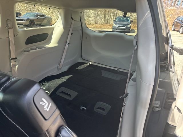 Used 2022 Chrysler Pacifica Touring-L image 19