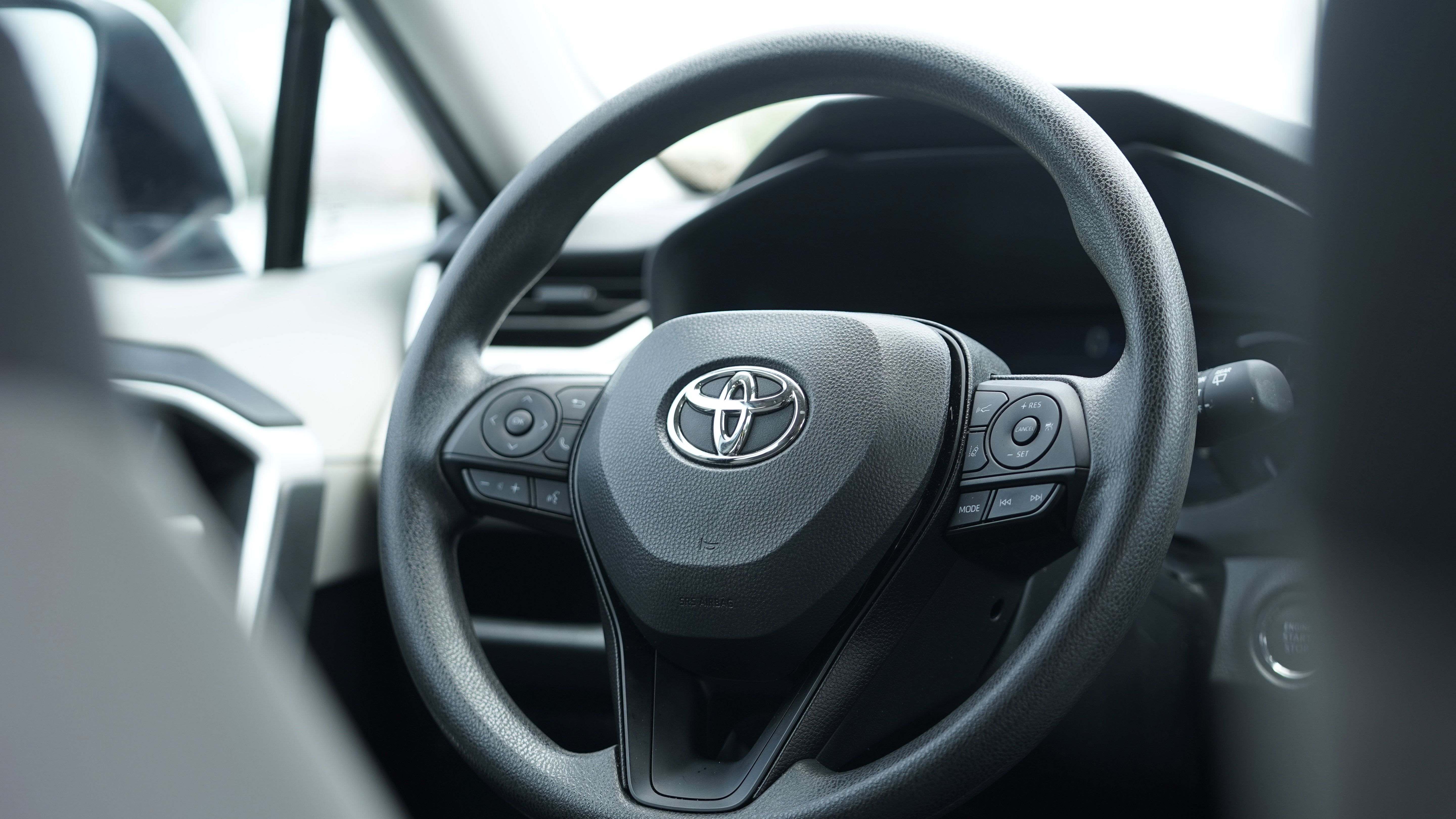 Used 2024 Toyota RAV4 XLE w/ Convenience Package FWD image 12