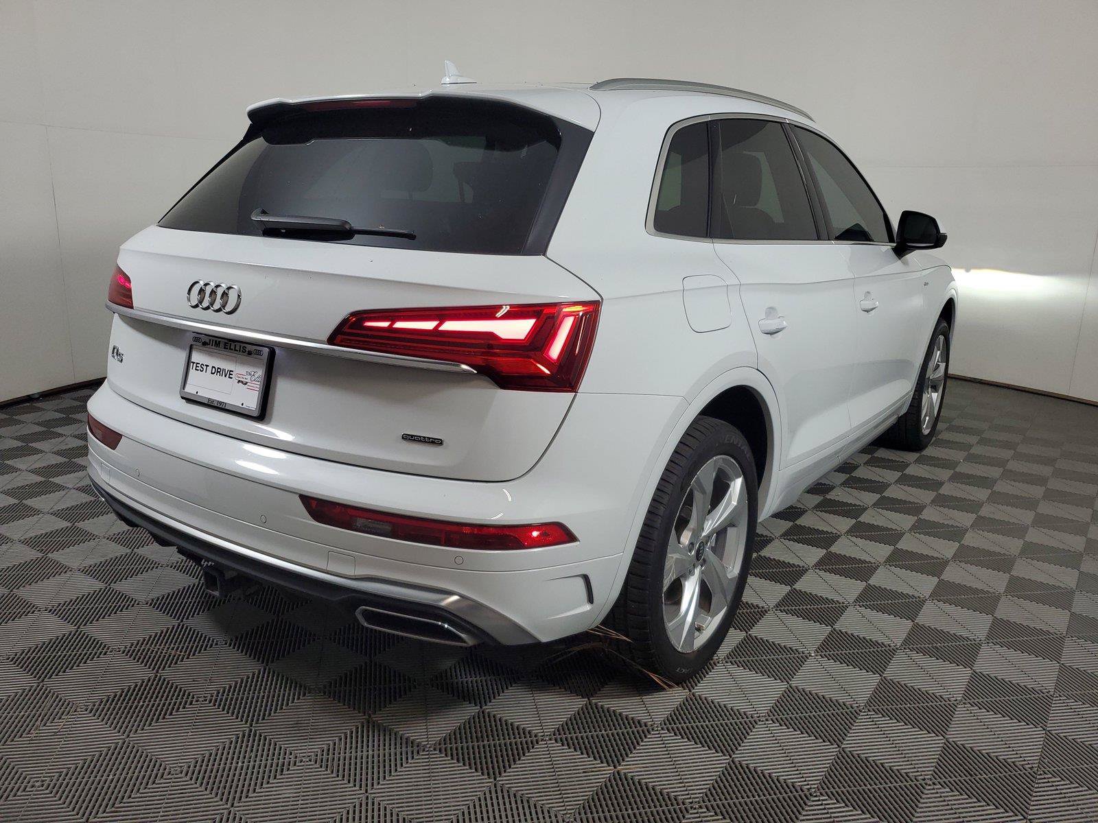 Used 2023 Audi Q5 2.0T Premium Plus w/ Premium Plus Package AWD/4WD image 6