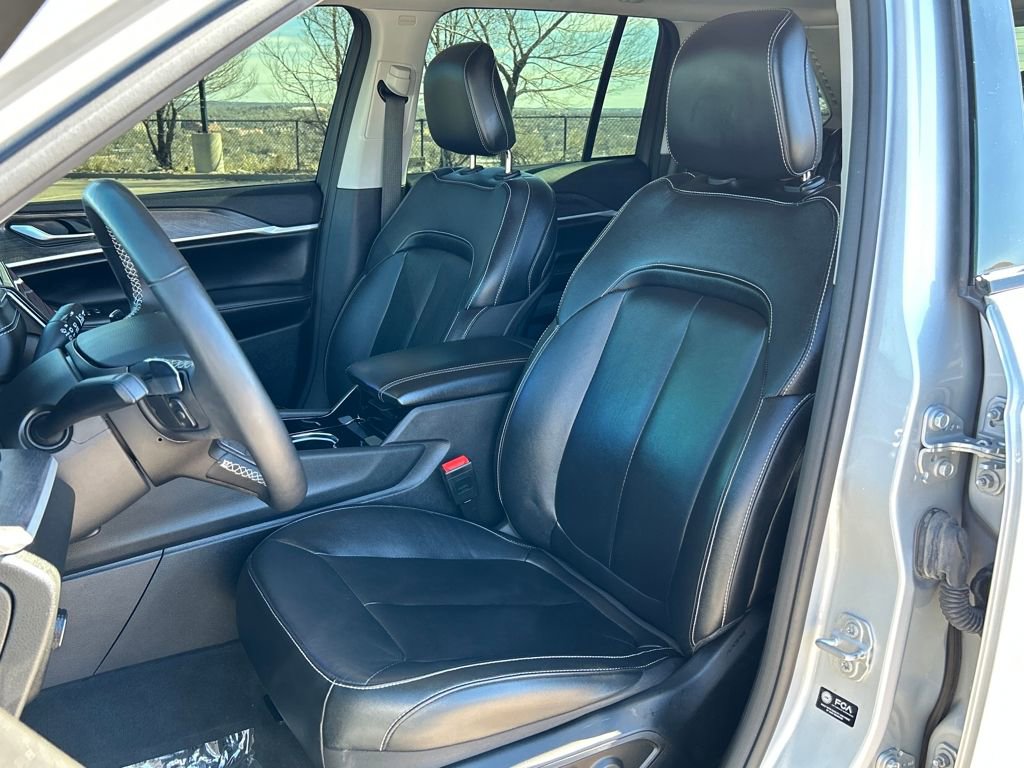 Used 2023 Jeep Grand Cherokee Limited w/ Trailer Tow Prep Group (B) image 16