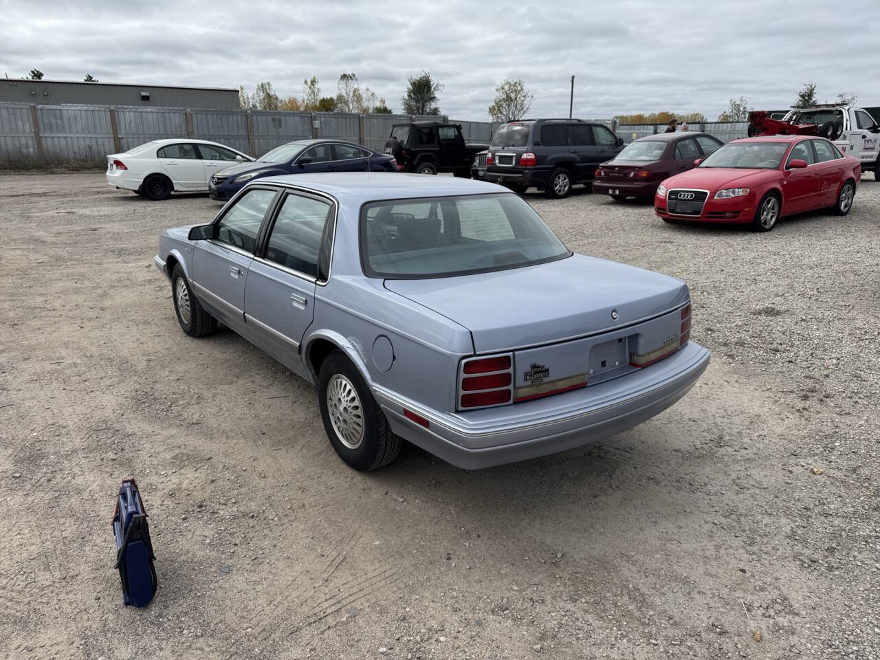 Used 1996 Oldsmobile Cutlass Ciera SL FWD image 3