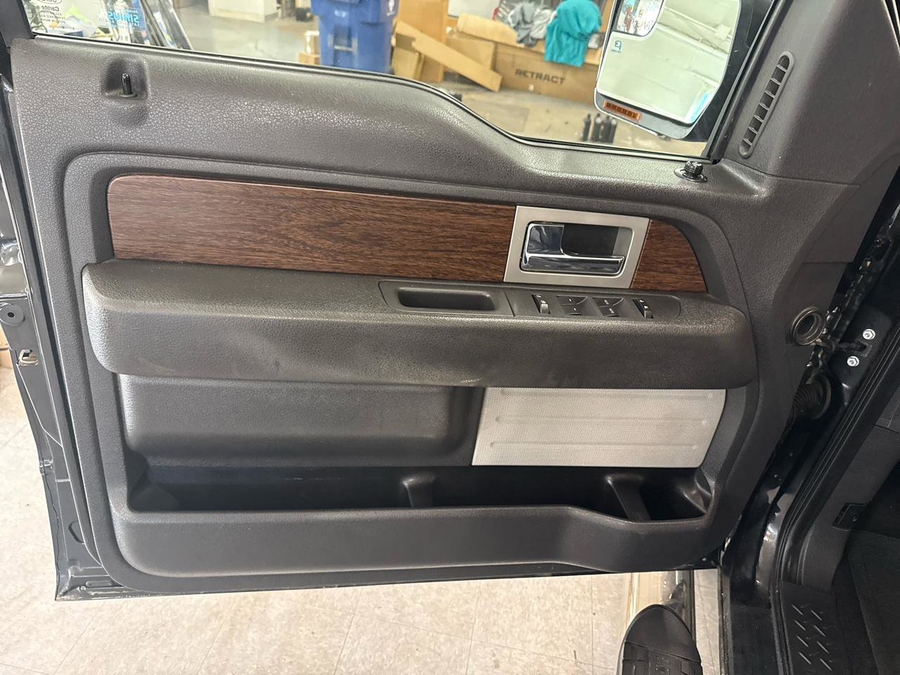 Used 2013 Ford F150 Lariat w/ Mid Equipment Group image 31