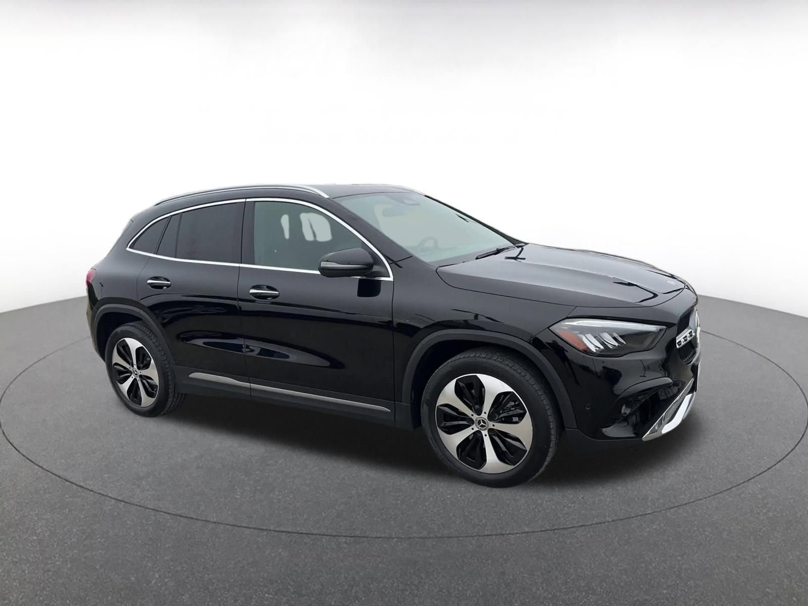 Used 2025 Mercedes-Benz GLA 250 4MATIC image 2
