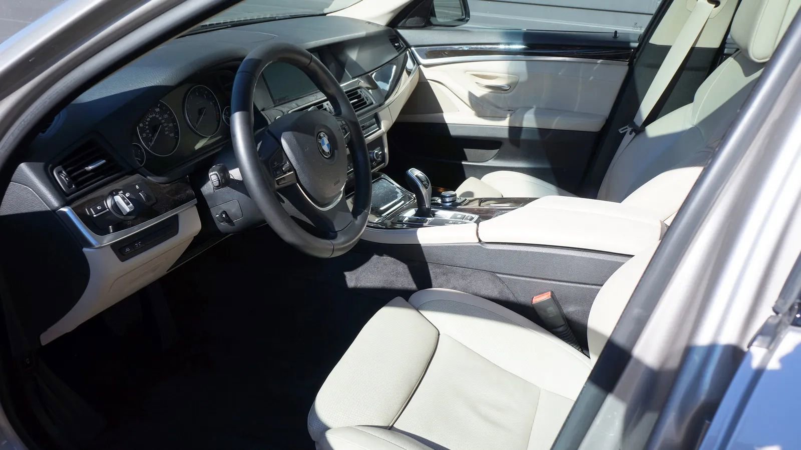 Used 2011 BMW 550i xDrive Sedan AWD/4WD image 24