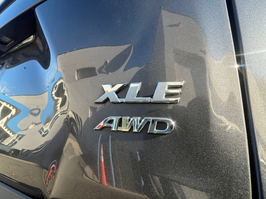 Used 2022 Toyota RAV4 XLE AWD/4WD image 31