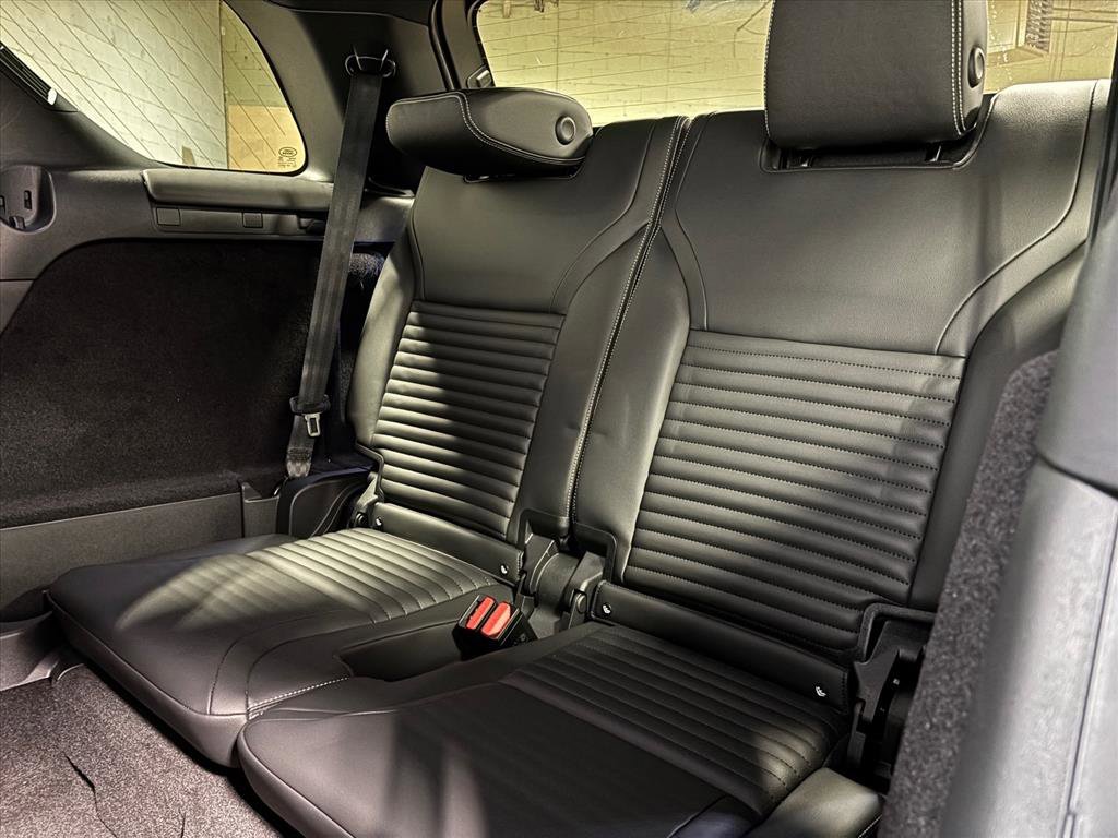 New 2026 Land Rover Discovery Limited Edition AWD/4WD image 27