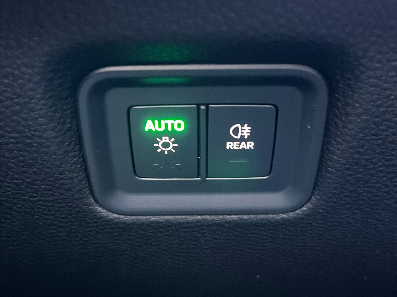Certified 2025 Porsche Cayenne image 33