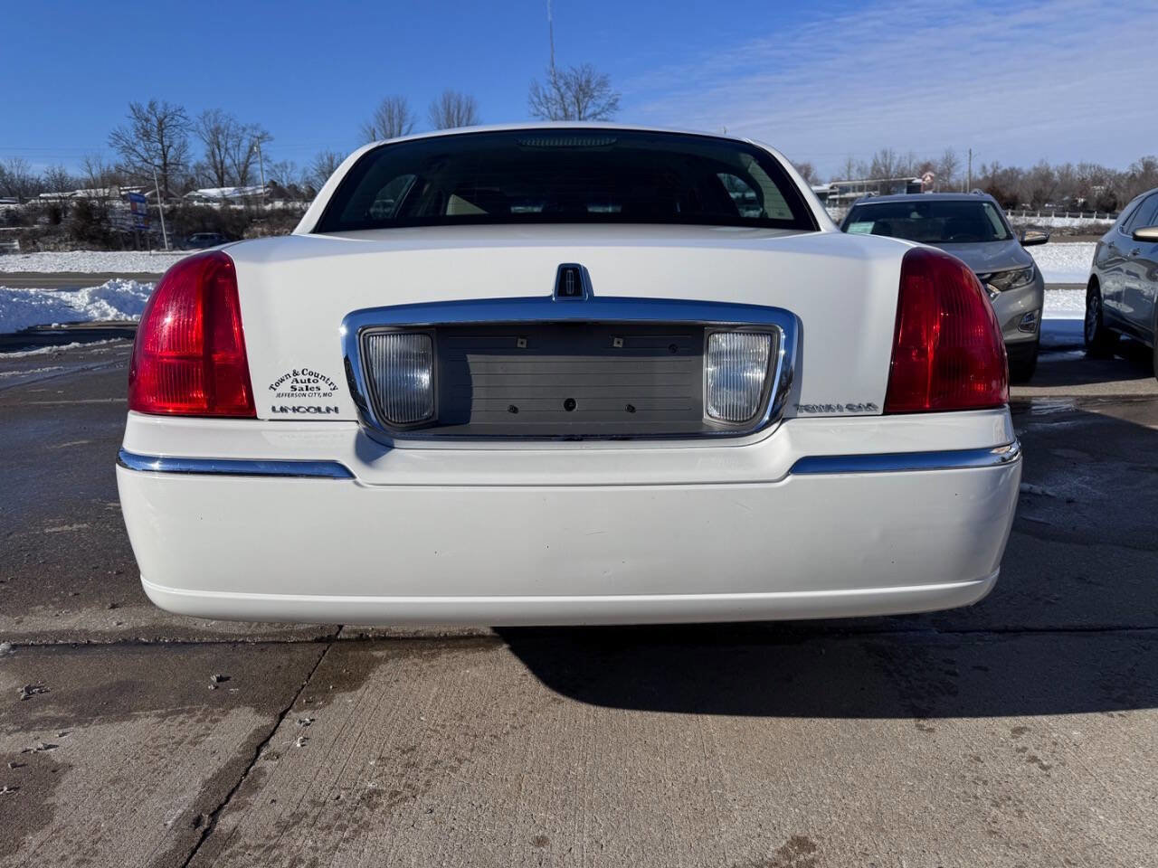 Used 2011 Lincoln Town Car Signature Limited image 8