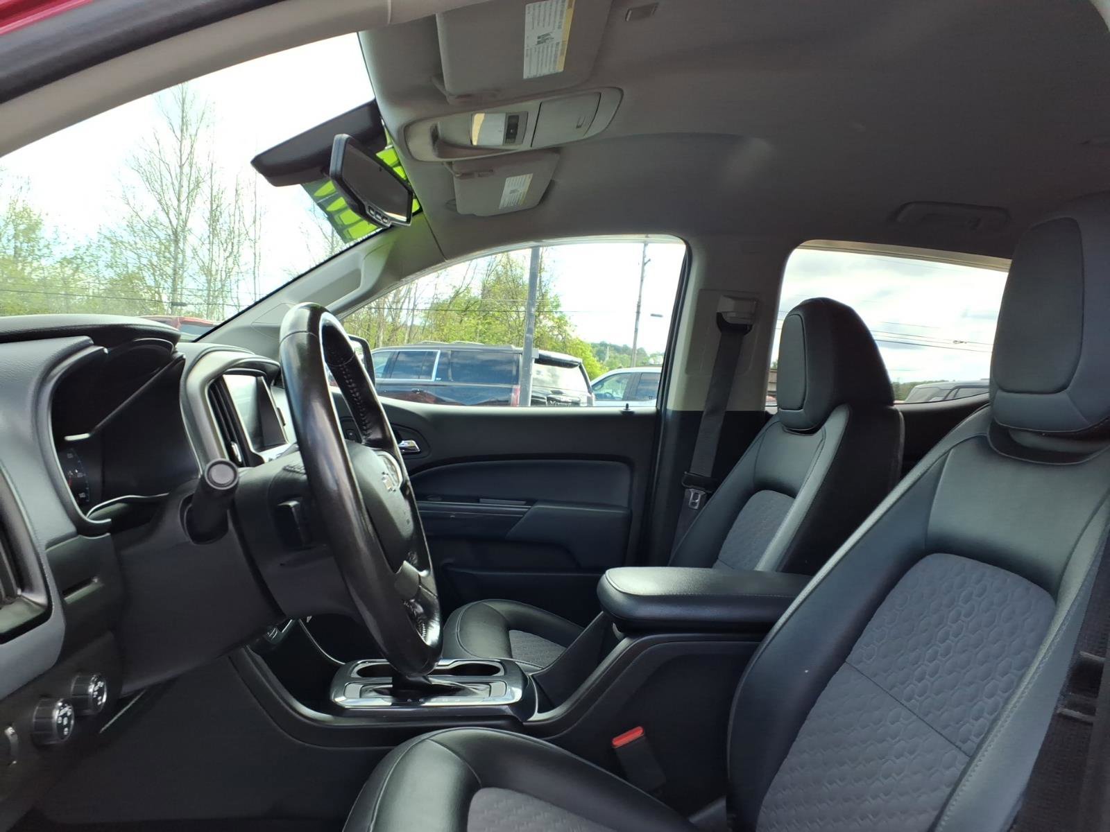 Used 2017 Chevrolet Colorado Z71 AWD/4WD image 12