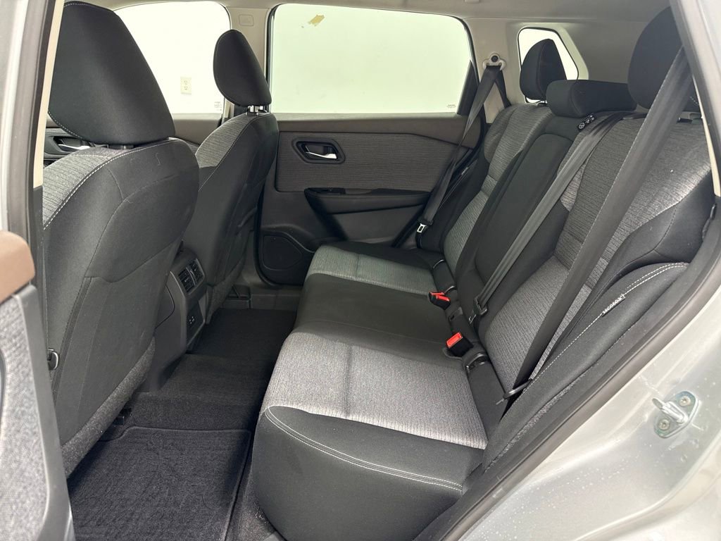 Used 2023 Nissan Rogue SV image 15
