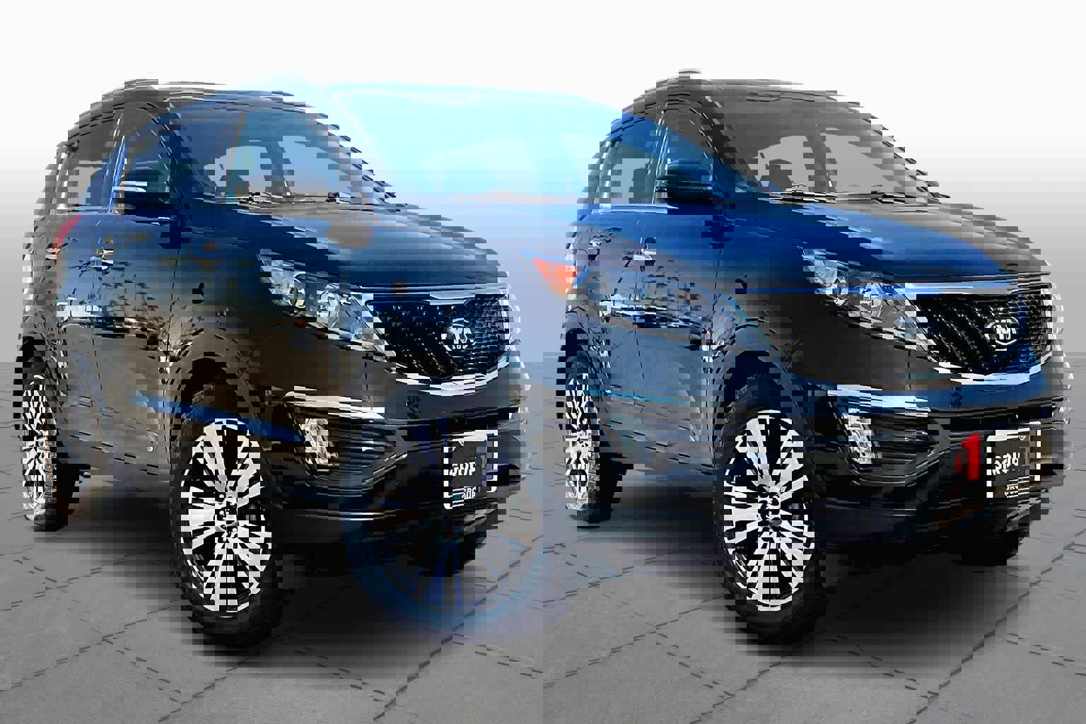 Used 2015 Kia Sportage EX image 2