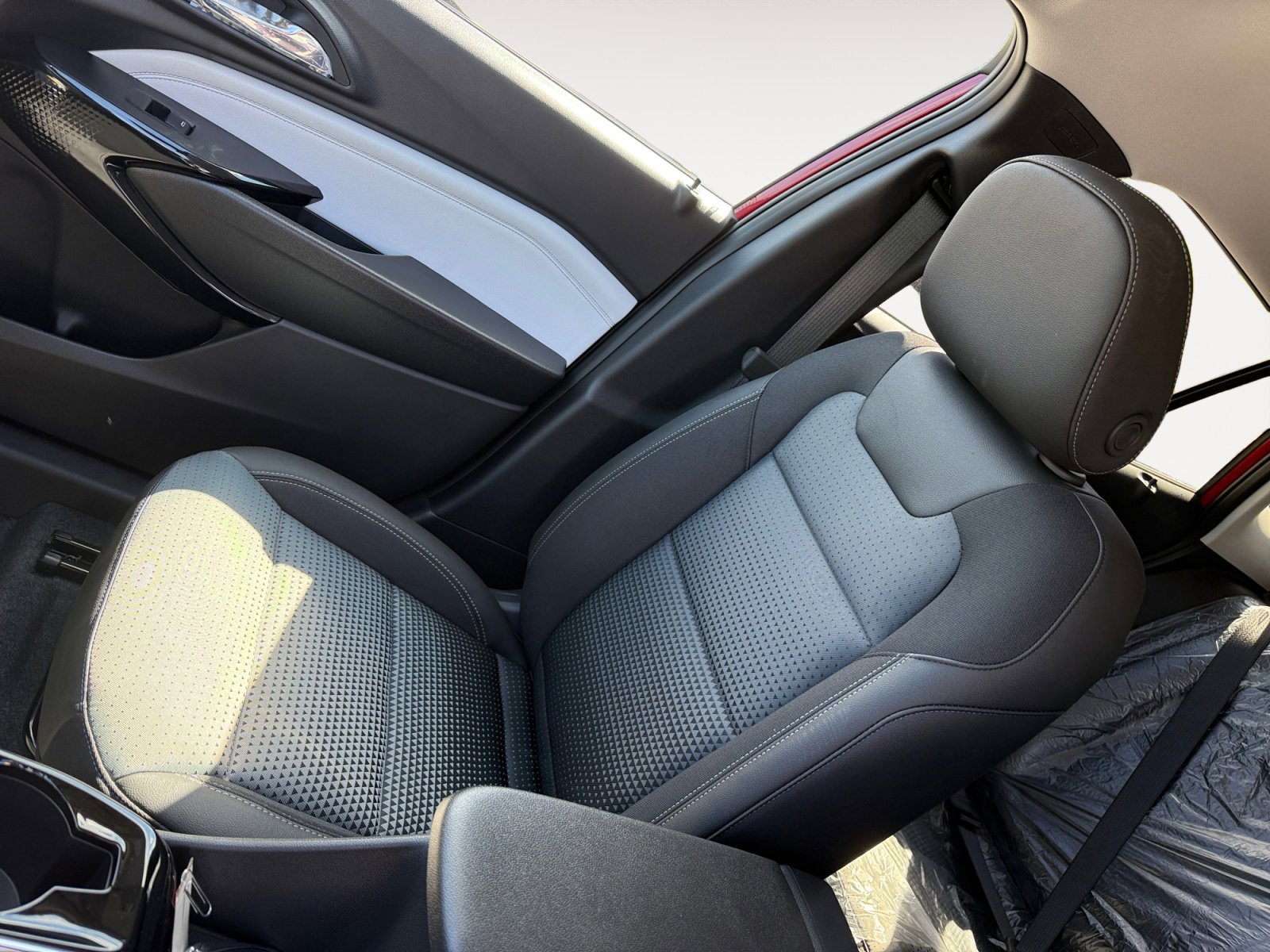 New 2026 Chevrolet Trax LT w/ Driver Confidence Package FWD image 14