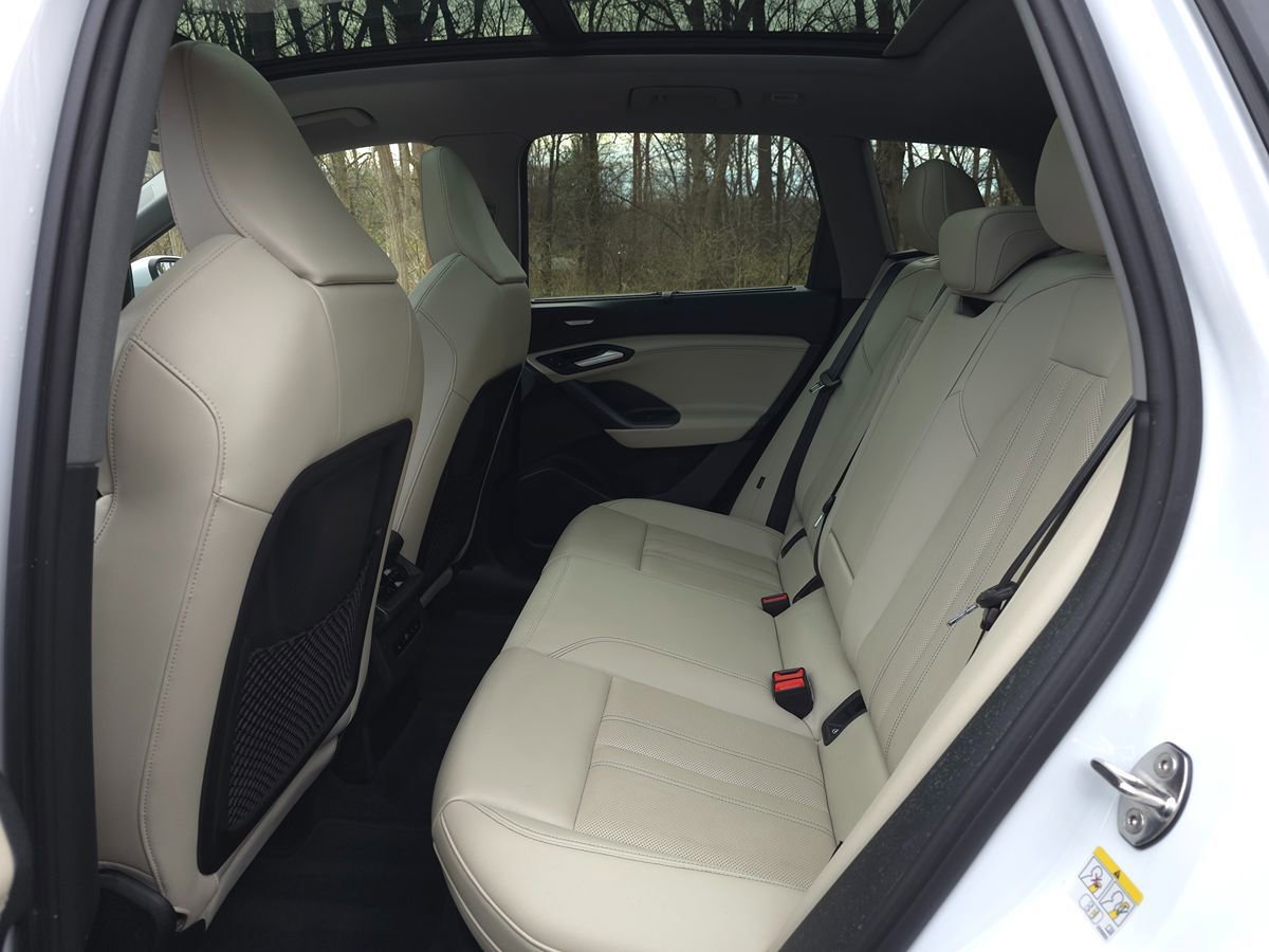 Used 2025 Audi Q6 e-tron Premium Plus AWD/4WD image 15